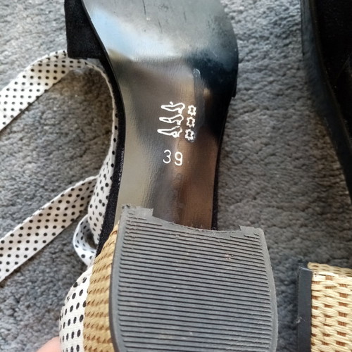 Iris luxury sandals size 39 like new, black and white with polka dot ribbon
