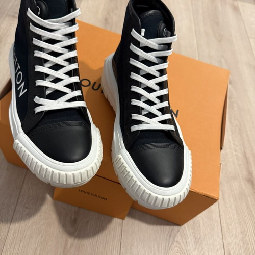 Louis Vuitton Squad Sneakers like new, leather and canvas, size 38