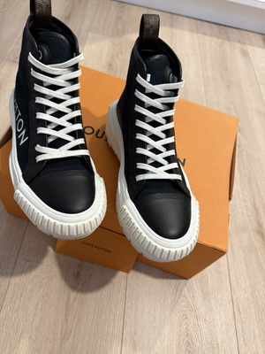 Louis Vuitton Squad Sneakers like new, leather and canvas, size 38