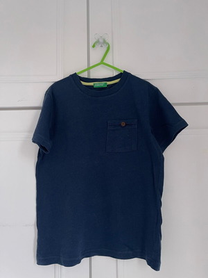 Benetton boys' t-shirt with pocket like new, size 122 cm, blue