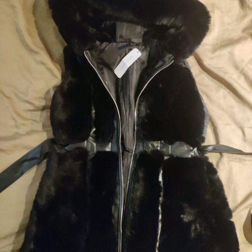 Faux fur γιλέκο με ζώνη και κουκούλα Celestino νέο, μέγεθος Μ