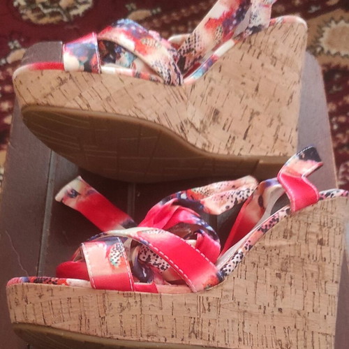 Platform sandals with cork sole and laces like new, multicolor