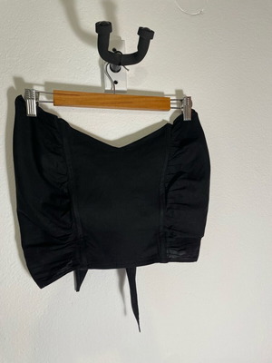 Strapless top black color like new, one size with bow