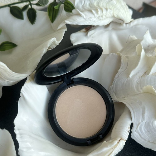 MAC Next To Nothing Powder light plus, like new