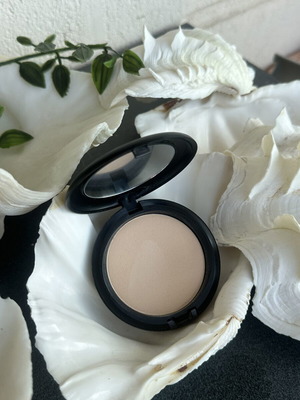 MAC Next To Nothing Powder light plus, like new