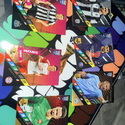 FIFA 365 cards like new, 2 fans favorite, 2 legend, 2 classic