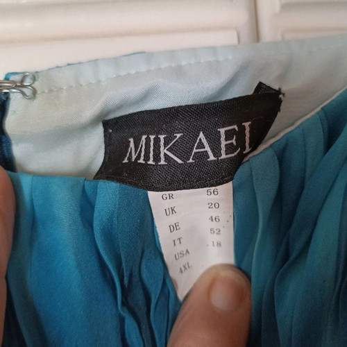 Дълга коприна рокля Mikael употребявана, синя с мъниста