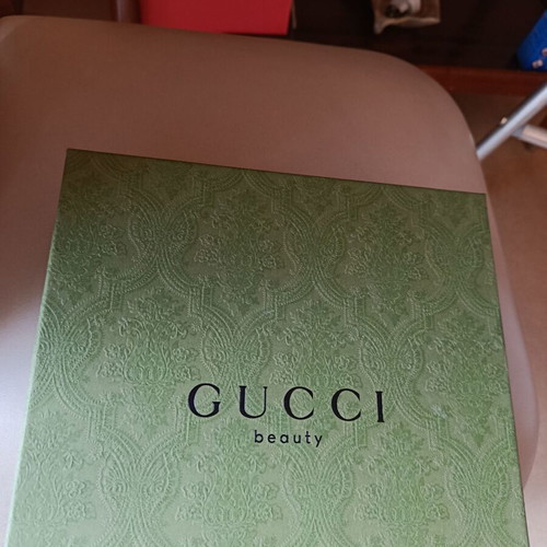 Gucci πράσινο χάρτινο κουτί