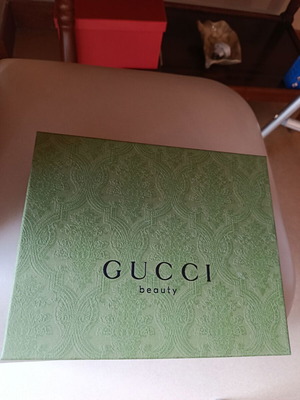 Gucci πράσινο χάρτινο κουτί