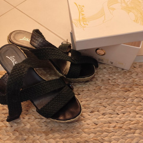 Ioannis platform espadrille sandals size 40 like new, black