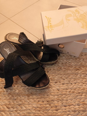 Ioannis platform espadrille sandals size 40 like new, black