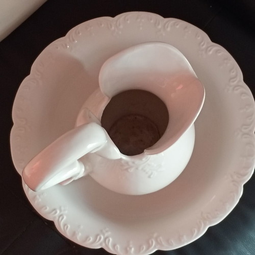 Large lavabo pitcher and basin