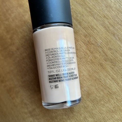 Mac Foundation NW22 Matte Medium Tone New