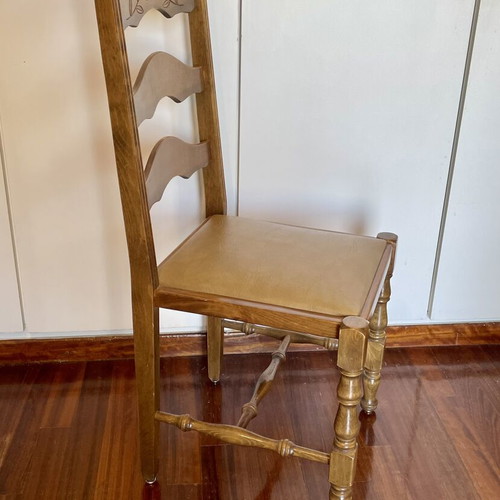 Wooden classic chair used with leather seat