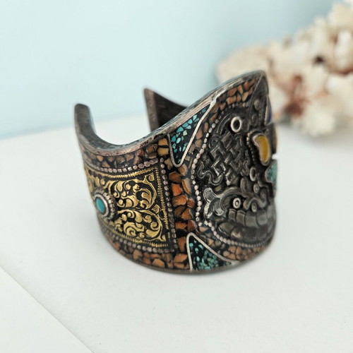 Handmade carved bracelet used with turquoise and silver