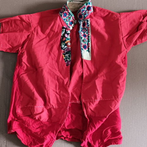 Traditional costume shirt collectible used, red, size 44