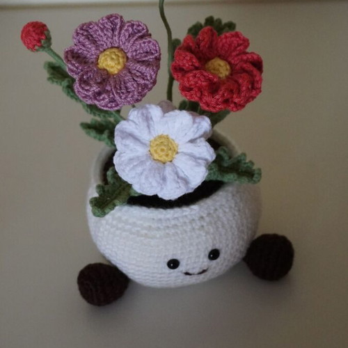 Knitted flower pot made to order