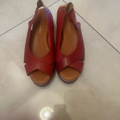 Leather Spanish sandals like new, cherry color shoes