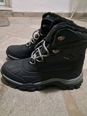 Unisex snow boots like new