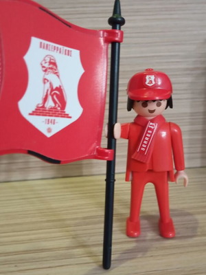 Playmobil Φίλαθλος Πανσερραϊκού σαν καινούργιο με σημαία και κασκόλ
