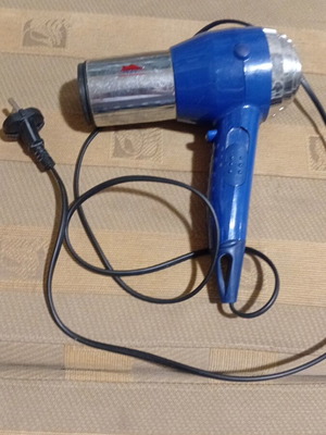 Petrom hair dryer used with 2 power levels and cold air button