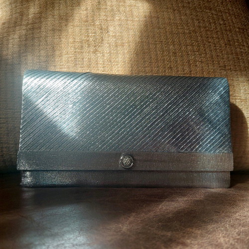 Vintage silver envelope hand bag like new with strap