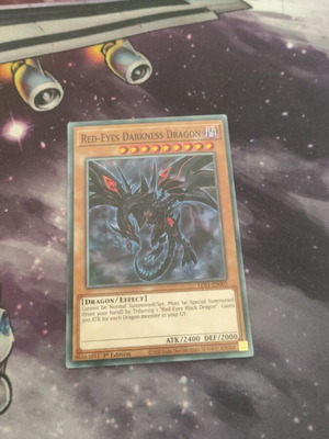 Red-Eyes Darkness Dragon Yu-Gi-Oh card like new