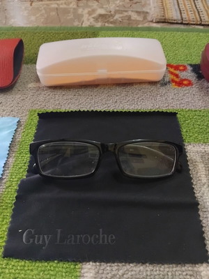 Glassy Sunhaters black eyeglasses with opaque case used