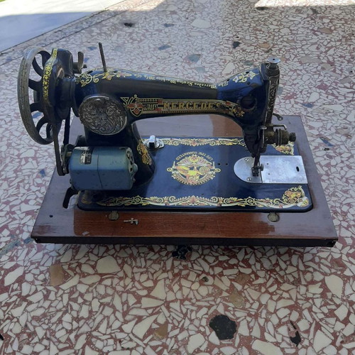 Mercedes sewing machine like new