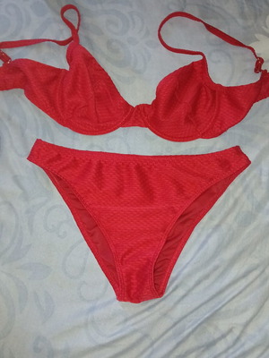 Minerva fuchsia bikini top 75c and bottom medium, like new