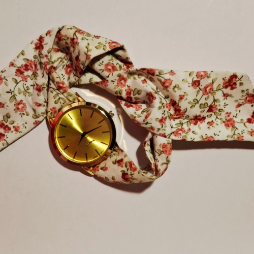 Wristwatch women's new romantic style multicolor and gold