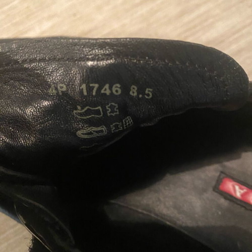 Prada leather shoes like new, size 43
