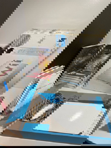 Nintendo Wii πλήρες + παιχνίδια !!!  ( χωρίς παιχνίδια 100€)
