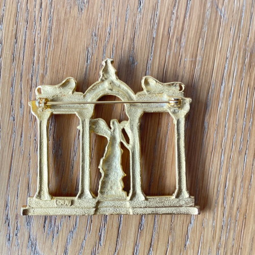 Wedgwood pin new, matte gold