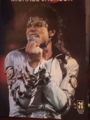 Βιβλίο βιογραφία Michael Jackson σαν καινούργιο, ελληνική έκδοση