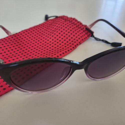 Guess children's sunglasses with pink frame and purple lenses