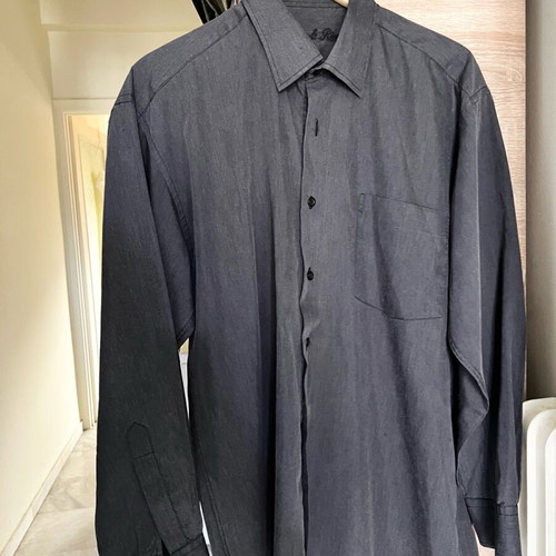 Men's dark gray shirt large like new