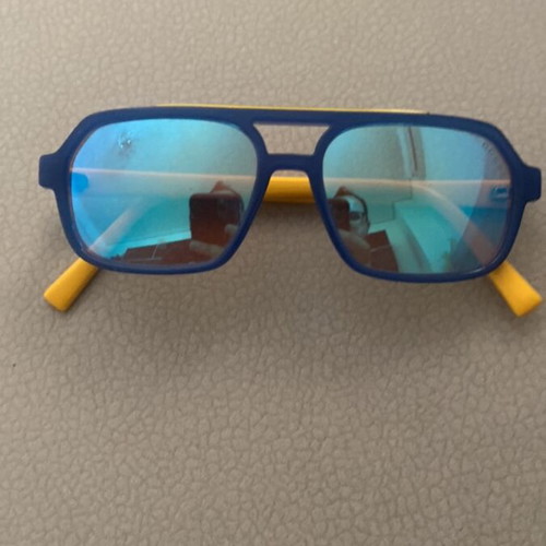 Guess Kids Sunglasses like new, blue and yellow