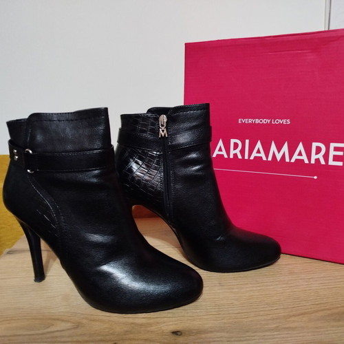 Maria Mare black ankle boots with round toe and stiletto heel size 40 like new
