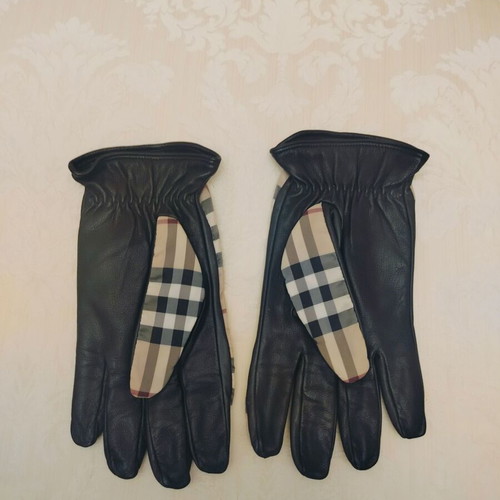 Burberry leather gloves with signature check pattern
