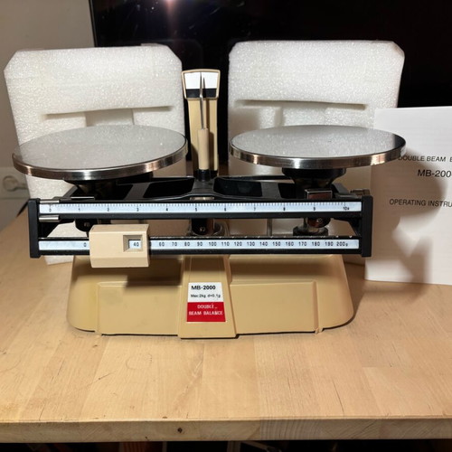 Professional scale MB2000 like new, 2 kg capacity with 0.1 g precision