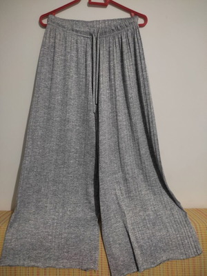 Gray lycra airy pants like new, size M/L