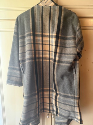 Poncho cape like new, size M