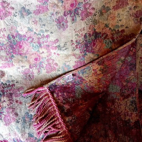 Emily's classics throw used, classic, size 2.00x1.40
