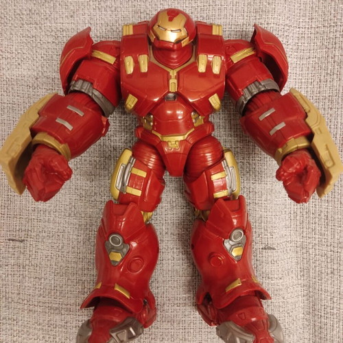 Marvel Legends Hulkbuster figure