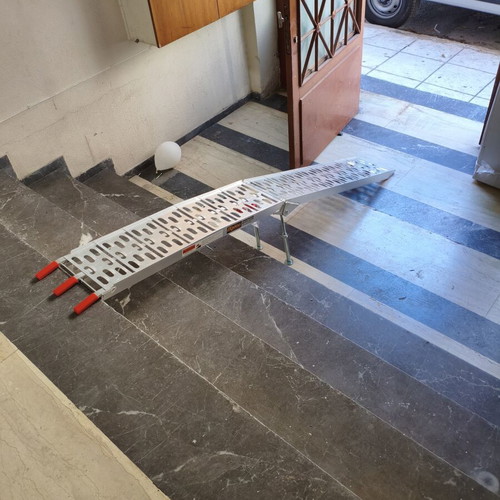Aluminum ramp foldable 2260x305 cm with adjustable supports