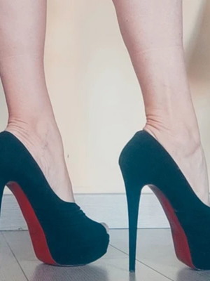 Christian Louboutin γόβες μεταχειρισμένες, μαύρο βελούδο peep toe μέγεθος 41