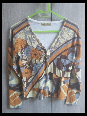 Women's cardigan like new, 50% wool, size Small/Medium