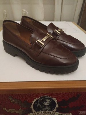Women's moccasins burgundy like new, size 36, synthetic leather