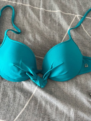 Benetton swimwear top new, size small B Cup
